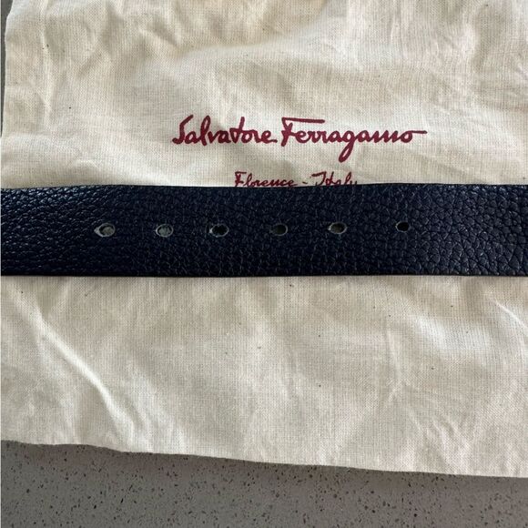 Salvatore Ferragamo Reversible & Adjustable Gancini Belt Black/Navy Blue Leather - Picture 7 of 9